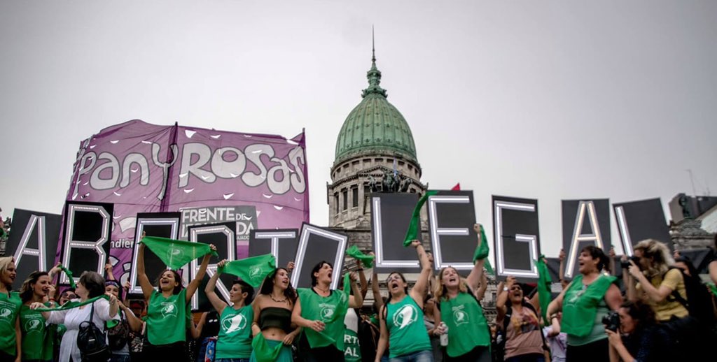 Un'immagine dall'Argentina per celebrare l'8 marzo, giornata internazionale di lotta, di tutte le lotte contro il patriarcato, per la libertà di tutt*. #Ottomarzo #Lottomarzononsiferma Con Non Una di Meno - Torino.