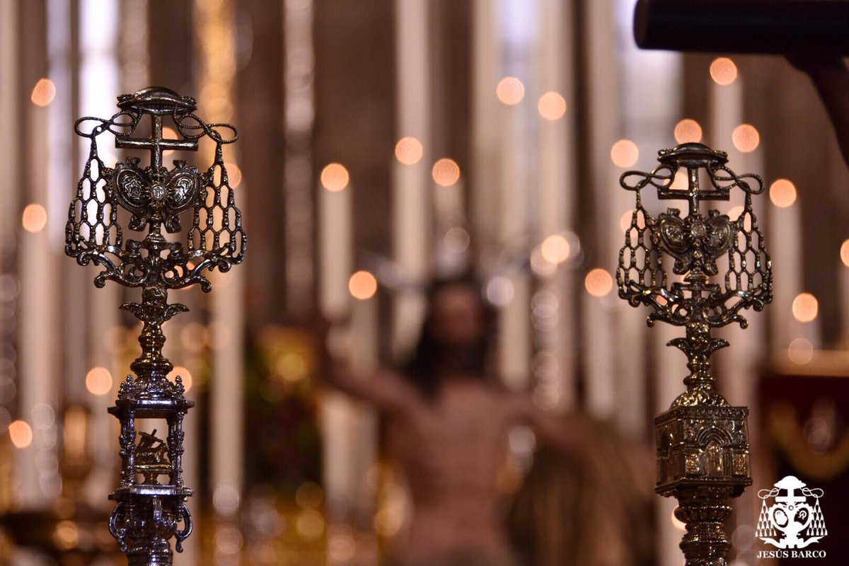 ResurreccionSev's tweet photo. Continúa el besapié al Señor de la Sagrada Resurrección. Las puertas de la iglesia de Santa Marina y San Juan Bautista de la Salle estarán abiertas hasta las 20.30 horas.

📸 N.H.D. Jesús Barco. 

#CuaresmaenSantaMarina https://t.co/wF8nkKXsol