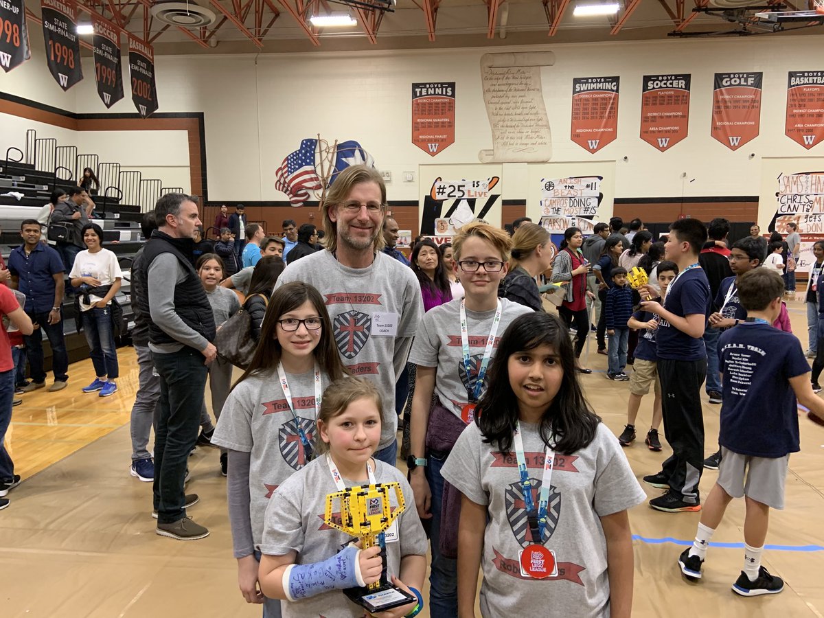 RoboSaders's tweet image. In the excitement we forgot to say that we won the Project Research award! Thanks to @wwrobowarriors for hosting an amazing event. @FIRSTinTexas #omgrobots