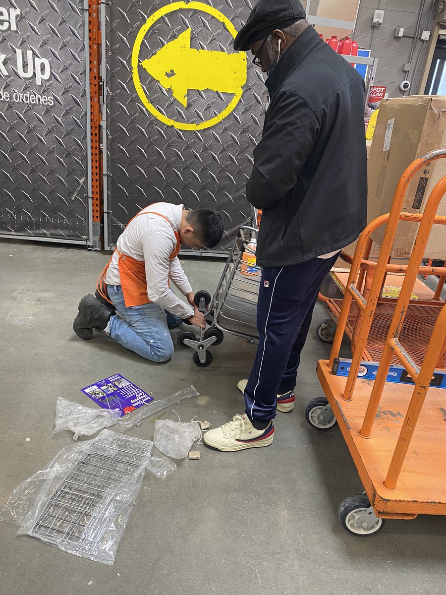 BlushinAmy's tweet photo. Shout out to Alvin from D31 for putting together a cart for taking care of our people!!  Keep up the great work. @ReneeDyette @PamelaASDS @LeeneyT @DIN3CHKA @UnetteT @was7030 @Jason48679782 @trustinbryant https://t.co/viqGsnmXyy