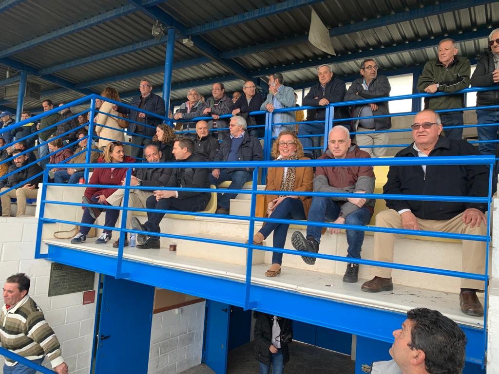 RFFM_oficial's tweet image. 👤 El Presidente, @PacoDiezRFFM, asiste al campo de San Juan, para ver el partido de 1ªAficionados @cdColmenarOreja 🆚 @CDMEJORENO junto a su homólogo del Colmenar, #JoséLuisGarcíaMuñoz,  el Alcalde de @ColmenardeOreja, #DavidMoya y la Concejala de deportes #MercedesCarrero