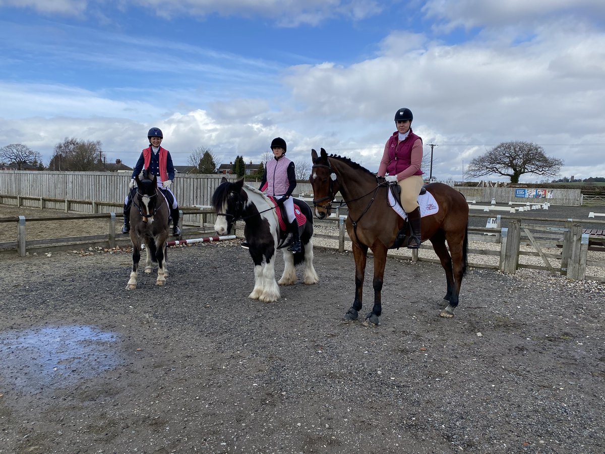 Not sure on results but plus of the day was a 70+% &amp; 71+% by us at team &amp; my quest today=great prep run before BD Combined champs, the negative was loosing a shoe &amp; having to beg my farrier to come ASAP before he leaves for Cheltenham Festival 🙀🐎🙏 #teampink 💕 <a href="/StudMuffinsUK/">Stud Muffins</a>