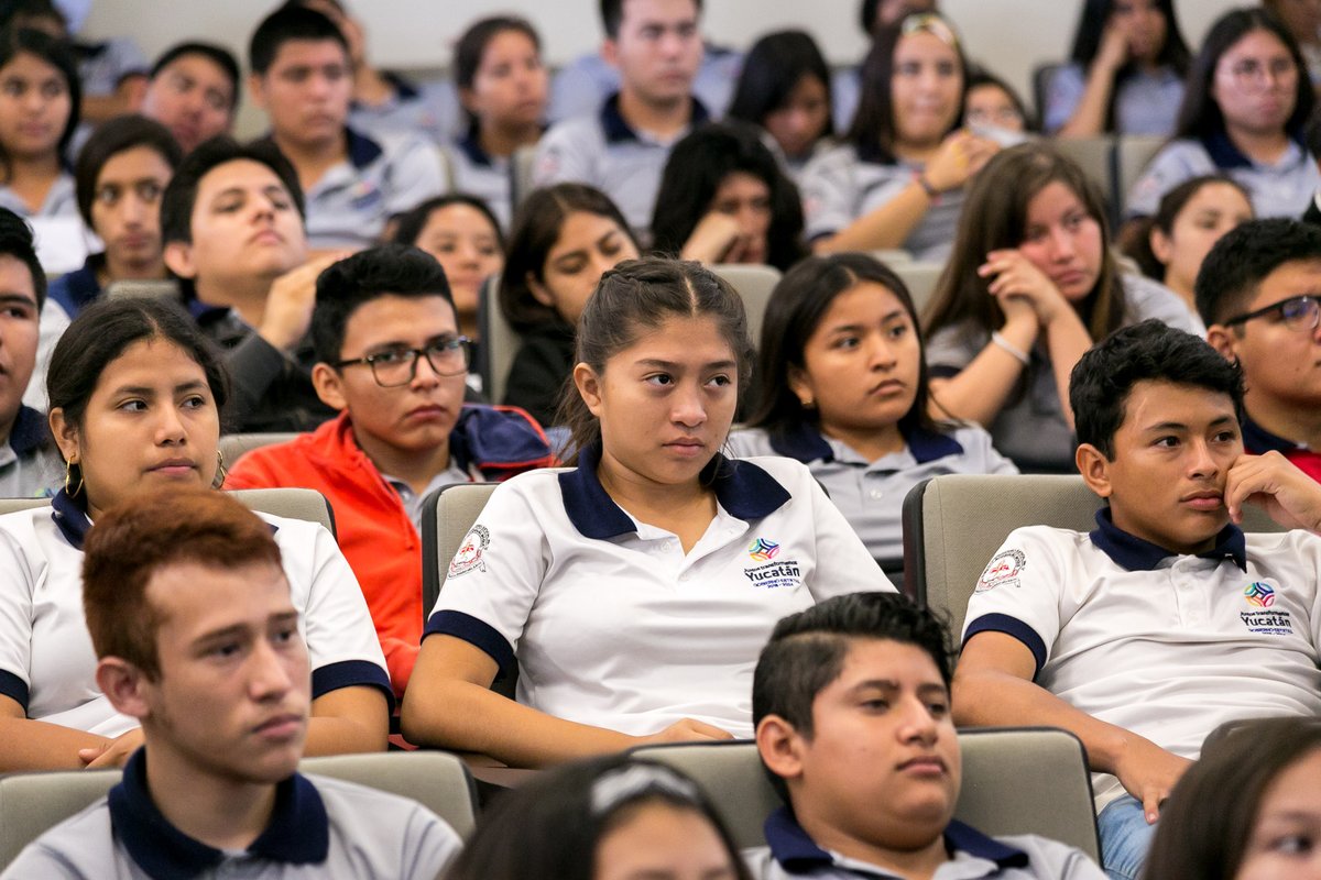 educacionyuc's tweet photo. Con el apoyo del Centro para Prevenir y Eliminar la Discriminación en el Estado de Yucatán, llevamos a jóvenes de la #preparatoria estatal 10 “Rubén H. Rodríguez Moguel”, la #conferencia "Género y Discriminación". #Cepredy https://t.co/efJJI0qouI
