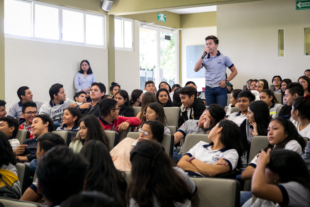 educacionyuc's tweet photo. Con el apoyo del Centro para Prevenir y Eliminar la Discriminación en el Estado de Yucatán, llevamos a jóvenes de la #preparatoria estatal 10 “Rubén H. Rodríguez Moguel”, la #conferencia "Género y Discriminación". #Cepredy https://t.co/efJJI0qouI