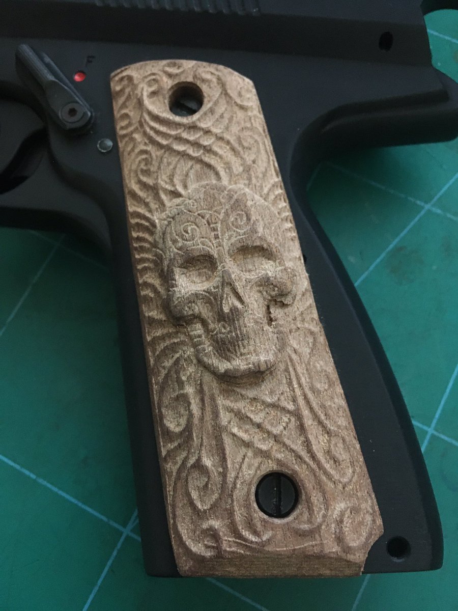 MLK_WOLFIE's tweet photo. First cnc grip converted from a 3d print file #cnc #3Dprinting #3dmodeling #milling #craft #gungrip #grips #gun #airsoft #paintball #stlfile https://t.co/gOcCnRIAdf