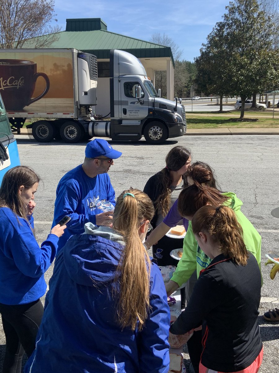 HolyFamily_SB's tweet photo. The Holy Family Softball Team begins the 2020 spring with games in North Myrtle Beach, SC Monday. The team stopped for a quick picnic on the way today. https://t.co/SpB4VES6EN