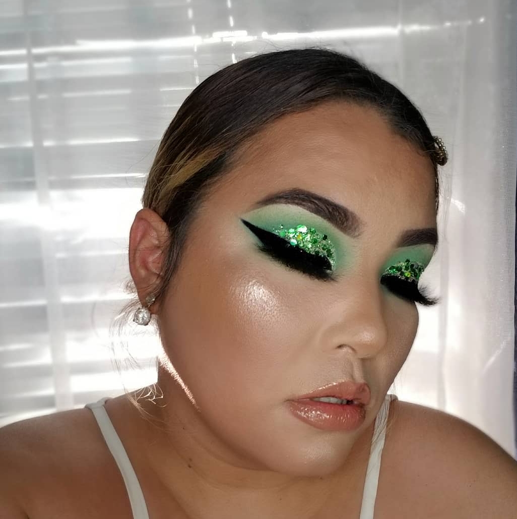 CityColorBeauty's tweet photo. Oooo #CityBabe @aliciamakeuphn is SHINING like the brightest DIAMOND! 🤩✨
•
Our #BeBoldPomade and #GlazinLipOil on the brows and lips
•
•
•
•
•
#CityColorCosmetics #CityColor #CityColorFam #CityFam #CityBabes #CityColorClique #Pomade #BrowPomade #LipOil https://t.co/ITB2dsn5WI
