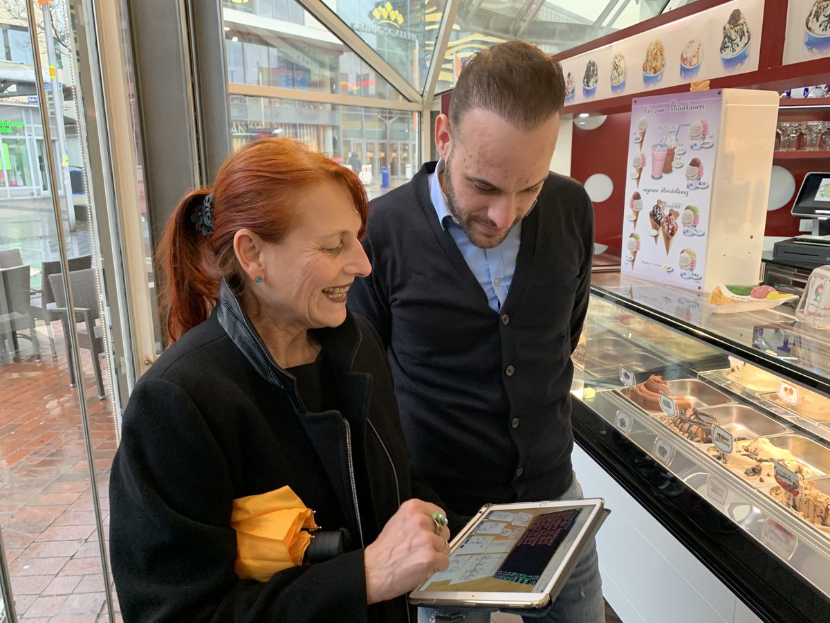 Kapetanio's tweet photo. Durch #OpenDataDay2020 haben wir und ⁦@cabinentaxi⁩ auf dem #Hackathon von #WestVision in #Duisburg eine tolle 💡mit #LoRaW weiterentwickelt, die bei einem Test mit potenziellen Kunden schon sehr gut ankam. #ÖPNV-Echtzeiten plus Angabe ob Bus/Bahn voll oder leer ist im Café https://t.co/QlAFXYAbED