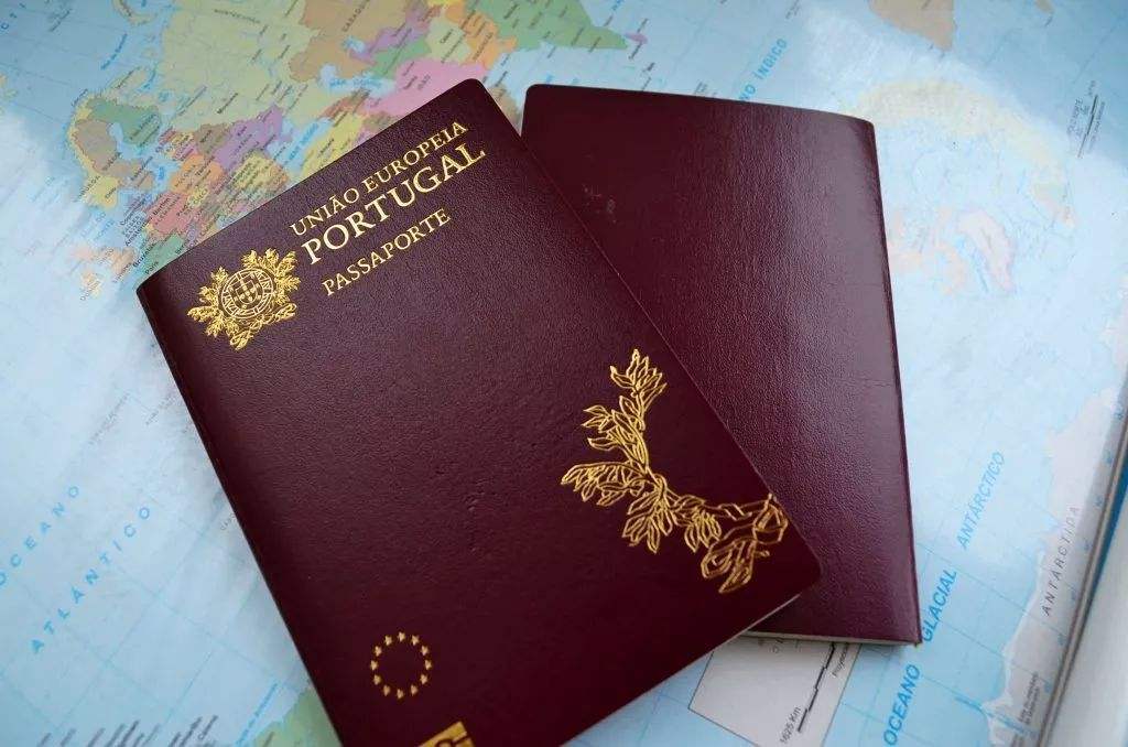 Passport_Expert's tweet photo. How to get a Portugese passort?
1. Invest EUR 350,000 in an investment fund or property.
2. Reside in Portugal for 7 days each year for five years. 
3. Pass A2 language test
And your spouse, children and all parents and parents-in-law can be included.#goldenvisa #Portugal https://t.co/MKBaxjPtma