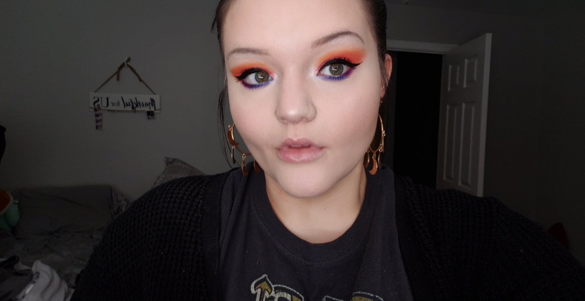 mooney_bre's tweet photo. Makeup today is inspired by @TheWho! I used Mini Breaker, Blue Blood, and Blood Lust! #blueblood #bloodlust #minibreaker @JeffreeStar @MorpheBrushes 💜💙❤🧡 https://t.co/FlHmO02tpr