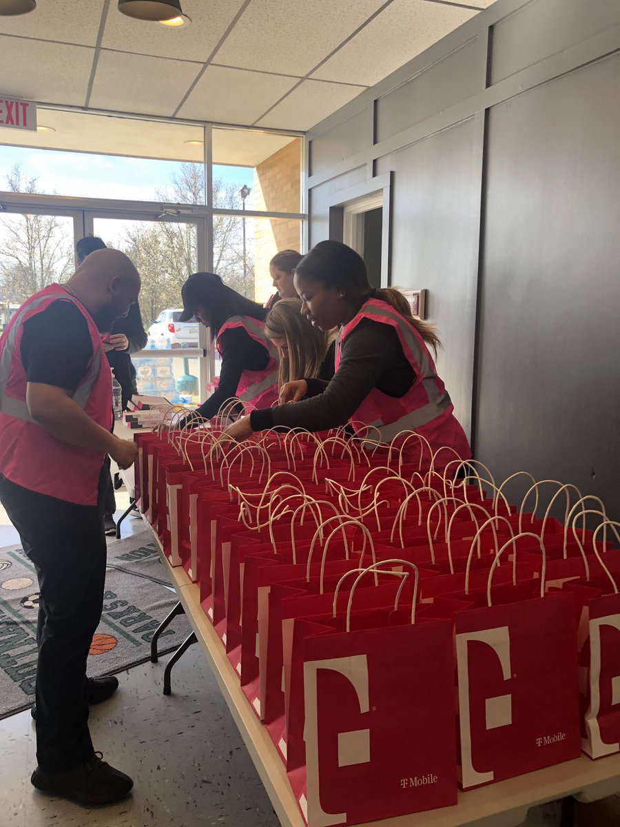 You’re not alone, Middle Tennessee. Your @TMobile team is here with charging, power banks, water and more. Your carrier doesn’t matter - we just want to help. Find us at Kroger in Hermitage or Cookeville Community Center. #Tennessee #TennesseeStrong #TennesseeTornado #WeWontStop