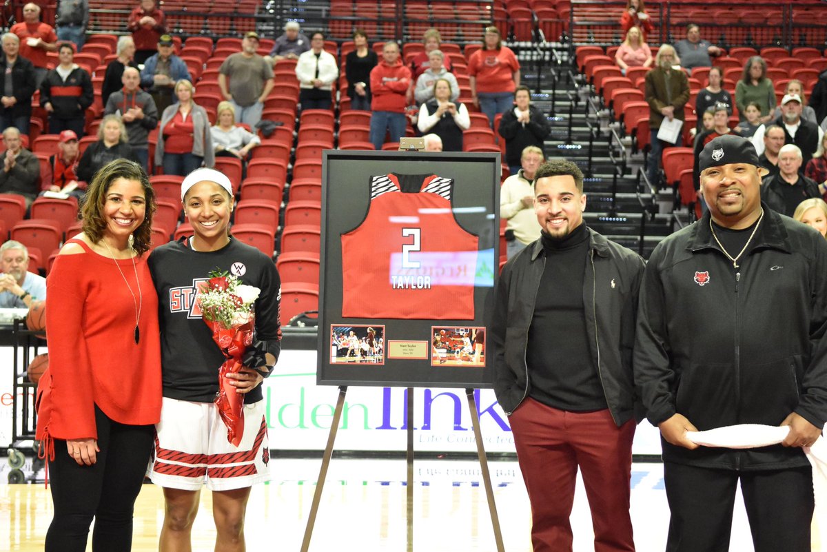 CoachTroop_'s tweet photo. So proud of ⁦@TheStarrTaylor⁩ and so appreciative of ASTATE and the community of Jonseboro for accepting and supporting Taylor family you will always have a special place in our ❤️⁦@AStateWB⁩ ⁦@AStateFB⁩ https://t.co/K9d02FydN2