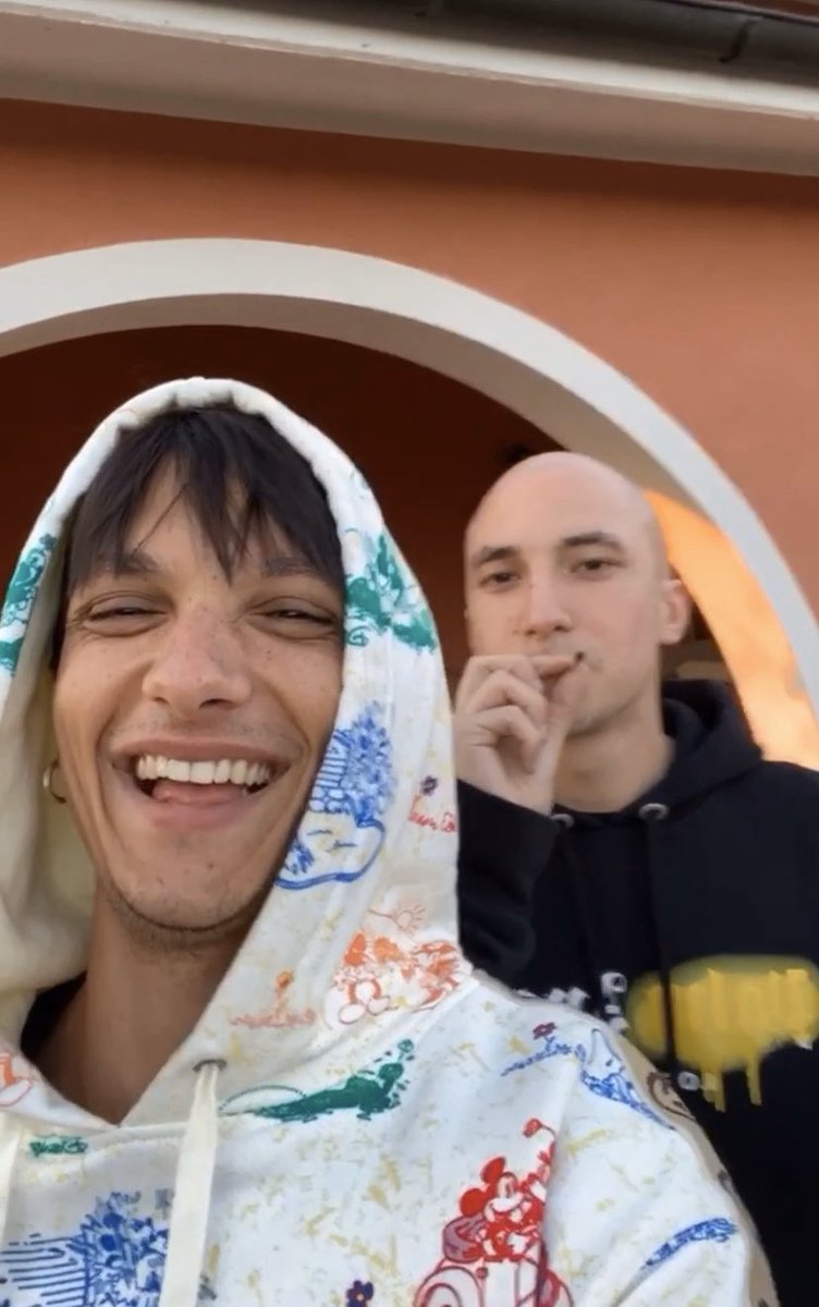 mnjobros's tweet photo. Niccolò è un sole più del sole stesso.

(oggi sono poetica) https://t.co/3Ajlw9VkCI