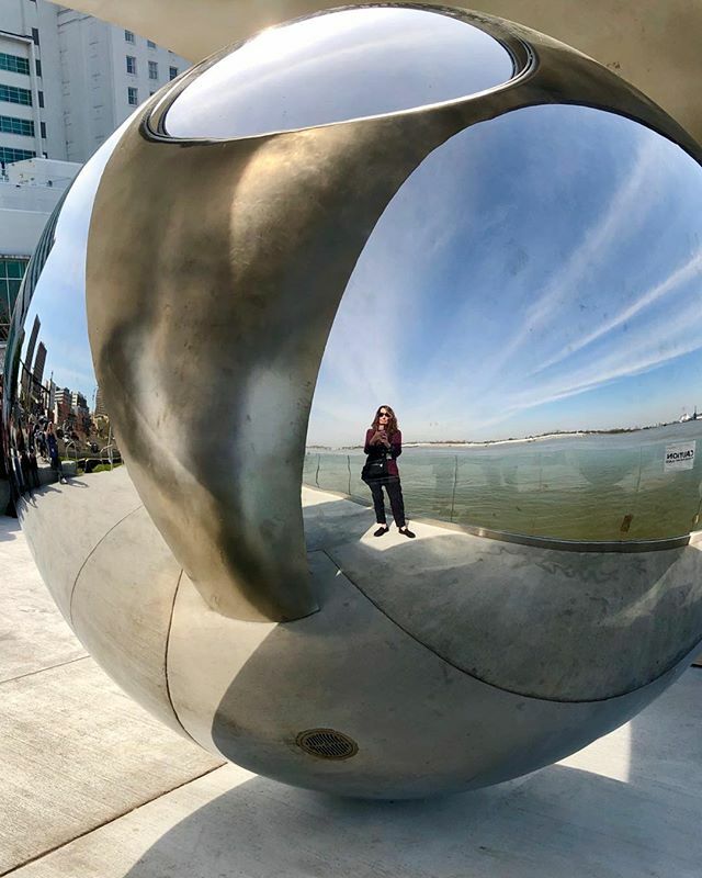 diningdiva's tweet image. That’s me in front of Sing the River sculpture. Overlooking “A city born on the water” @VisitBatonRouge #ExploeBatonRouge #TravelSouthUSA ift.tt/38xsGYr