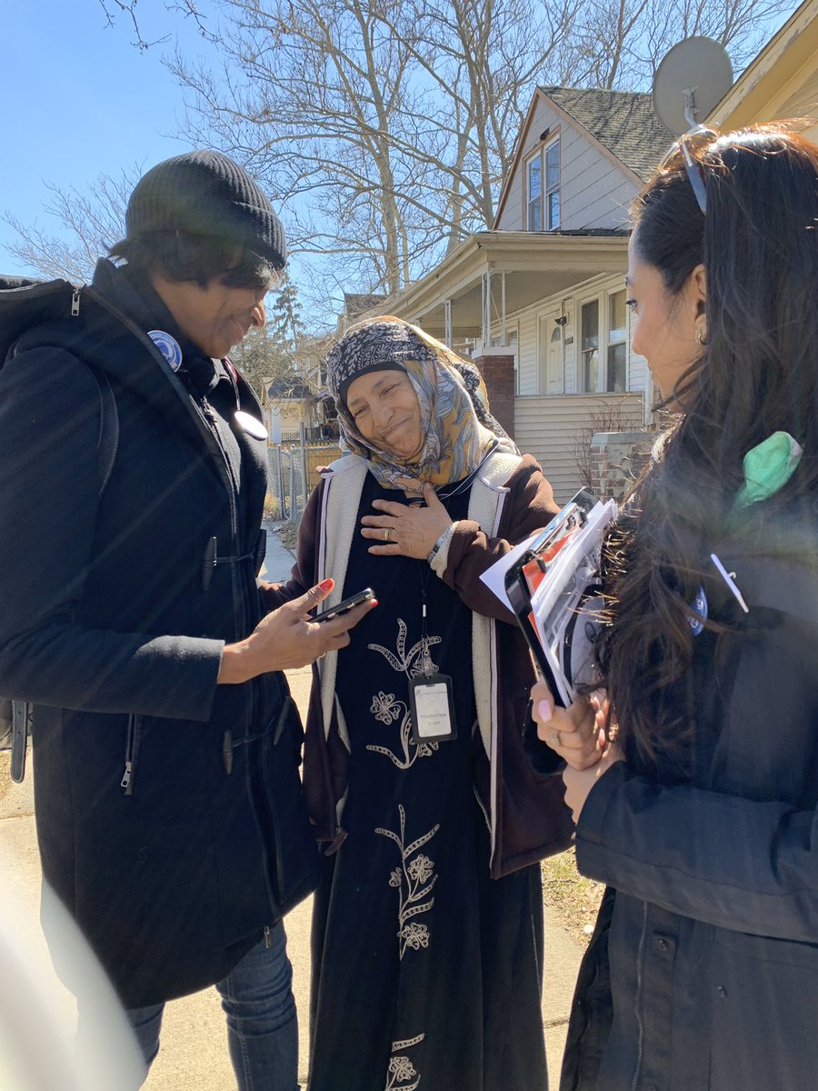 yolanda_bdacy's tweet photo. Still feeling the Bernie - #BernieInDetroit Day 2 - Door knocking and canvassing in our turf, #VoteForBernie #FeelTheBern2020 @DemSocialists @detroitdsa #Yemeni #byebyebutton https://t.co/DUFzLxpNt8