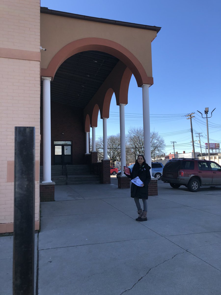 yolanda_bdacy's tweet photo. Still feeling the Bernie - #BernieInDetroit Day 2 - Door knocking and canvassing in our turf, #VoteForBernie #FeelTheBern2020 @DemSocialists @detroitdsa #Yemeni #byebyebutton https://t.co/DUFzLxpNt8