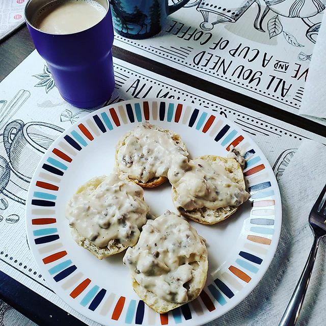 libramattern's tweet photo. Today is being sponsored by biscuits and sausage gravy. https://t.co/Pj98pEEUts https://t.co/MIxSDl4N2k