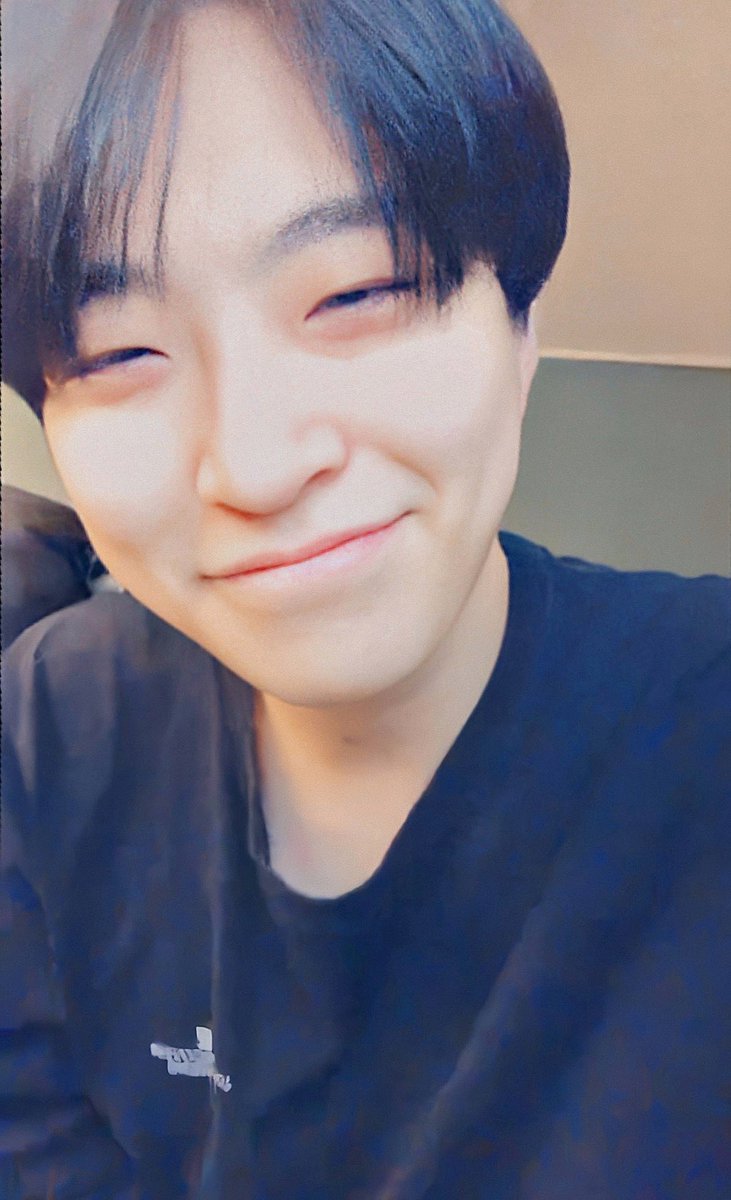 말라서 죽어갈 때 쯤에 웃는 얼굴로 물뿌리개 들고와 덤으로 그간 밀린 애정까지 듬뿍 줘가면서 생기발랄 살려내는 밀당 고수 최말랑  어떻게 안 사랑해 겁나 짜릿해 천재만재 영재야 난 너의 해바라기란다⸝⸝ʚ̴̶̷̆.ʚ̴̶̷̆⸝⸝