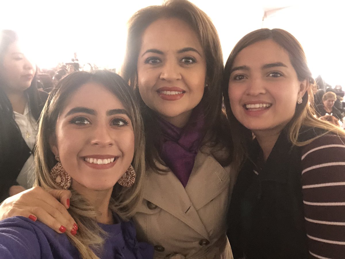 Marielarmora's tweet photo. Orgullosa de pertenecer a un partido que respalda e impulsa a las #Mujeres ¡Gracias Presidenta @AlejandraDMV por dar muestra en este #DiaDeLaMujer que en el @PRI_EDOMEX trabajamos son #Sororidad!
#NosotrasVamosConTodo ✊🏼💜💚 https://t.co/oU7rXcoW4H