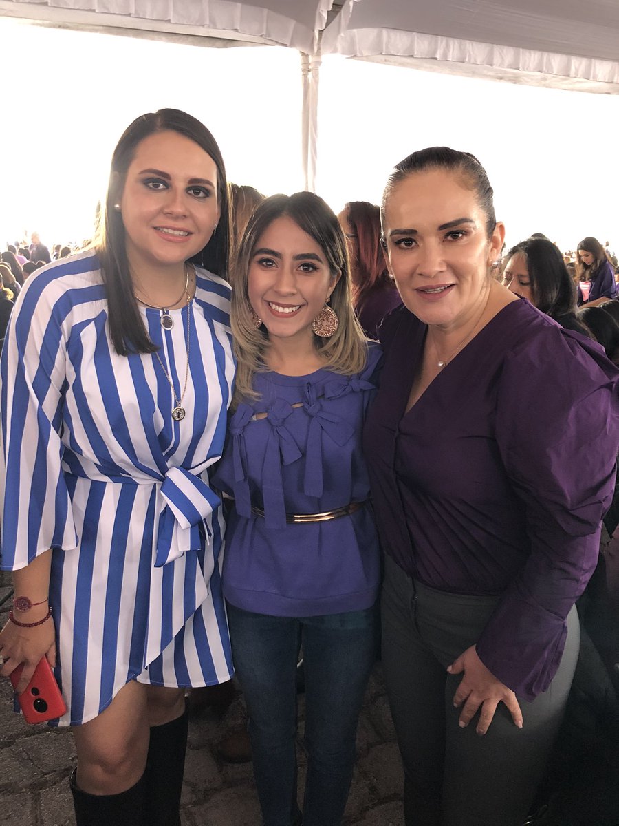 Marielarmora's tweet photo. Orgullosa de pertenecer a un partido que respalda e impulsa a las #Mujeres ¡Gracias Presidenta @AlejandraDMV por dar muestra en este #DiaDeLaMujer que en el @PRI_EDOMEX trabajamos son #Sororidad!
#NosotrasVamosConTodo ✊🏼💜💚 https://t.co/oU7rXcoW4H