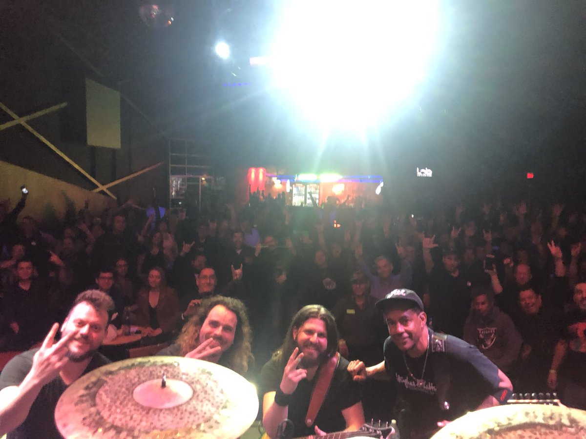 tonymacalpine's tweet photo. MEXICALI we had such an amazing time! Our favorite show of the tour so far! We head to LOS RIOS for a full band clinic today! #tonymacalpine #emilwerstler #markmichell #jcbryant #verlorener https://t.co/T54N3g65Vo