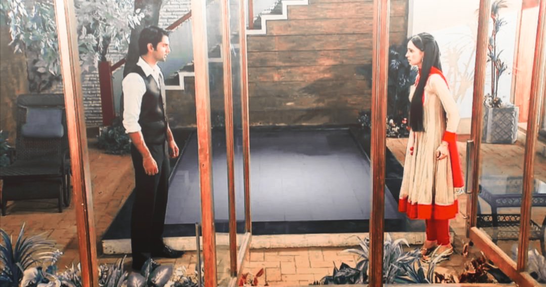 K: "Aap Kab Gye.. Kha Gye..Kisi Ko Bta Ke Kyu Nhi Gye?.. Hum Kitne Pareshaan Hai"A: " Mere Liye?"K: "Haa Aapke Liye" And ASR was pleasantly surprised  #BarunSobti  #SanayaIrani  #IPKKND  #Arshi