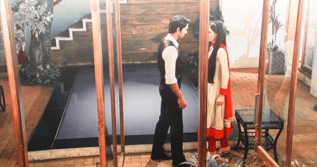 K: "Aap Kab Gye.. Kha Gye..Kisi Ko Bta Ke Kyu Nhi Gye?.. Hum Kitne Pareshaan Hai"A: " Mere Liye?"K: "Haa Aapke Liye" And ASR was pleasantly surprised  #BarunSobti  #SanayaIrani  #IPKKND  #Arshi