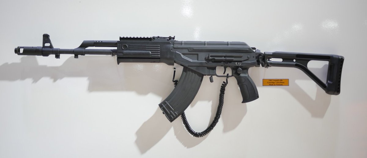 1/ GK-1 and GK-3 assault rifles (modified Gali Ace 31 and 32). They could accept OPL40 40mm grenade launchers (M203 clones that feature GP30-style triggers.The charging handle is now on the right (like classic Kalashnikov rifles).