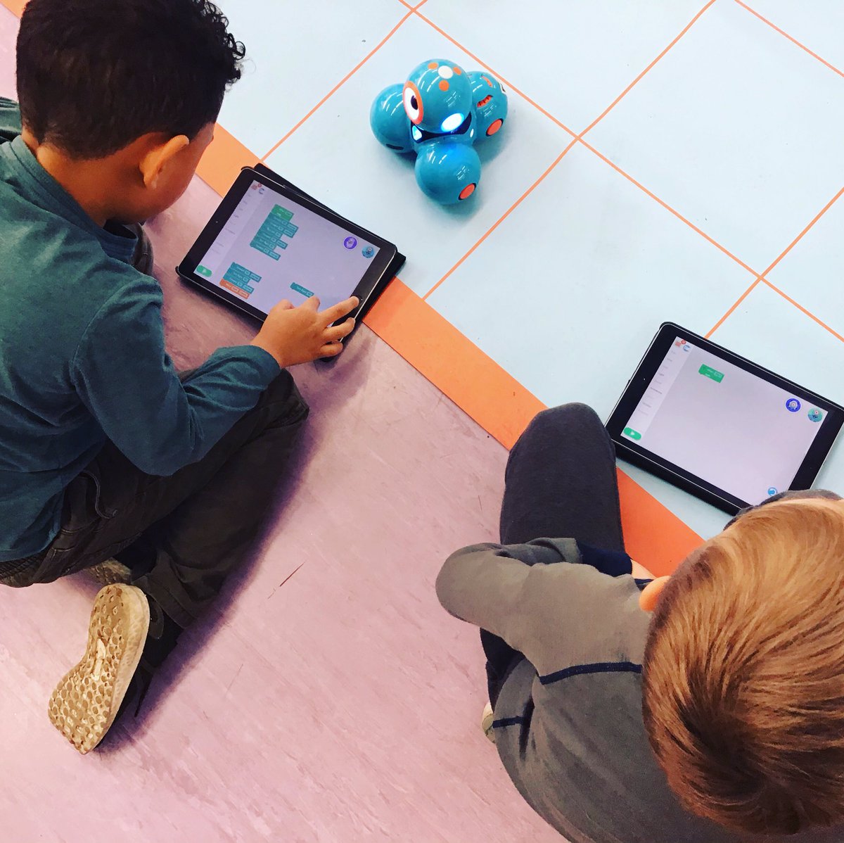 1stClass_Coders's tweet photo. On your marks get set - race!
Weekly #Coding and #Robotics classes for children ages 4+yrs with First Class Coders.
https://t.co/32S6wF7Kmg…
#EduTwitter #PlayCodeGrow #STEM #100DaysOfCode #STEAM #STEMSkills #Learning #21stCenturySkills #Code #Coders #Dashbot #fun #earlyedu https://t.co/htpptpdM3n