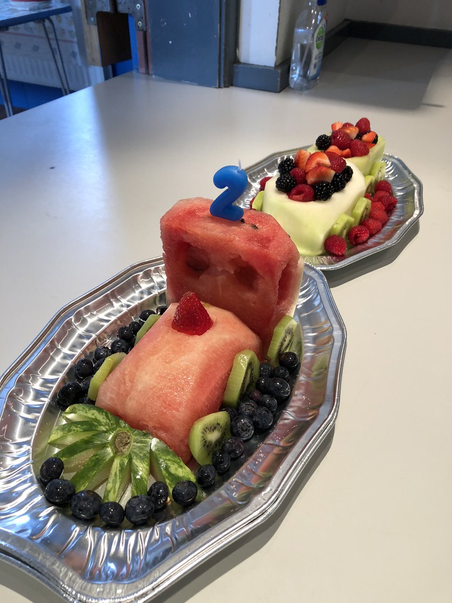 fizzyflop's tweet photo. Birthday cake !!! #trains #healthy #kidslovedit https://t.co/C6rsEhm7Qn