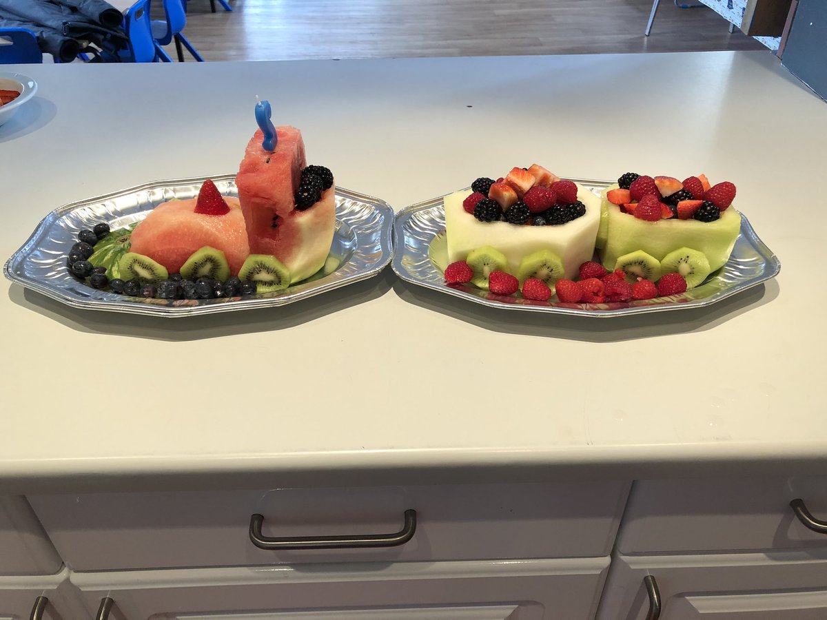 fizzyflop's tweet photo. Birthday cake !!! #trains #healthy #kidslovedit https://t.co/C6rsEhm7Qn
