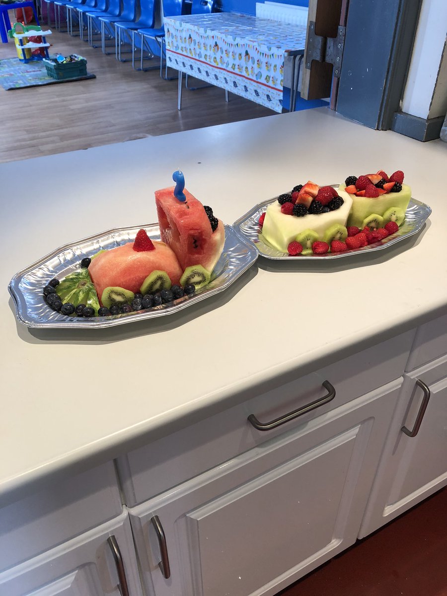 fizzyflop's tweet photo. Birthday cake !!! #trains #healthy #kidslovedit https://t.co/C6rsEhm7Qn