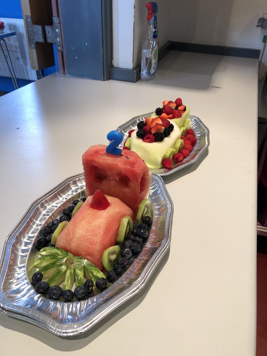 fizzyflop's tweet photo. Birthday cake !!! #trains #healthy #kidslovedit https://t.co/C6rsEhm7Qn