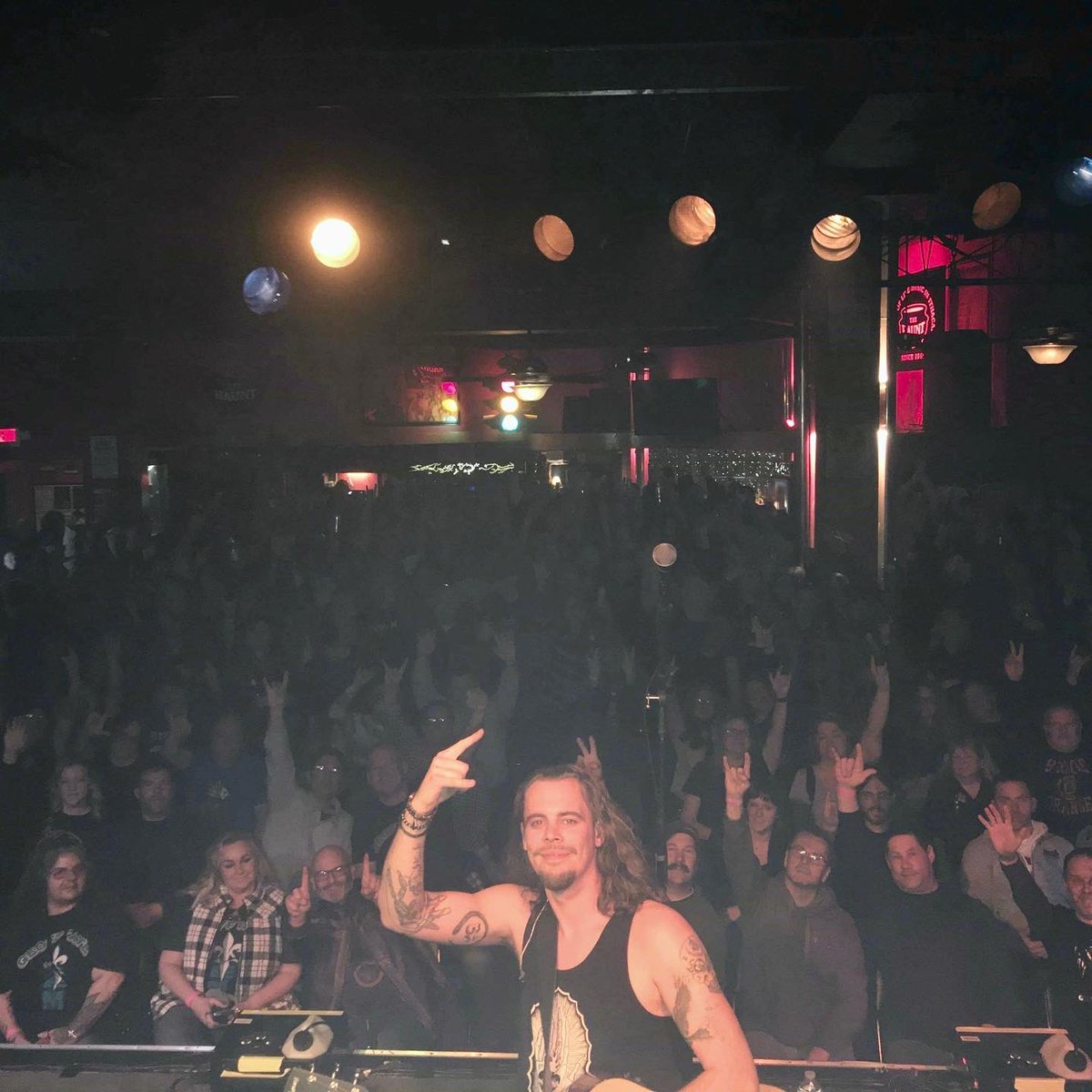 MarkDalyMusic's tweet photo. It was an honour to open for @geofftate across the East coast of the USA. What an incredible music loving country! We sold out of CDs &amp; shirts &amp; gained so many new friends. I think it’s time to take this band to the next level...Record labels listening? #AnybodyListening #USA https://t.co/IunGhDSSdC