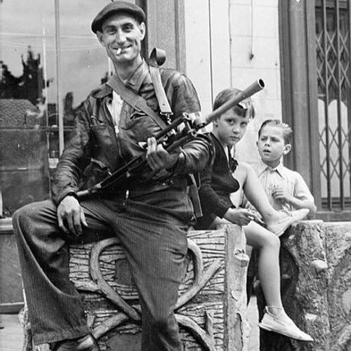 juliegacon's tweet photo. Le 1er août 44, sur les pentes du Canigou dans les #Pyrénées-orientales, les nazis et la milice fondent sur le village de #Valmanya, pour régler son compte au maquis et punir la population. Documentaire audio par @ehagresti, avec de très beaux témoignages https://t.co/Nkp3Qgwi0X https://t.co/nsSjd5gB3K