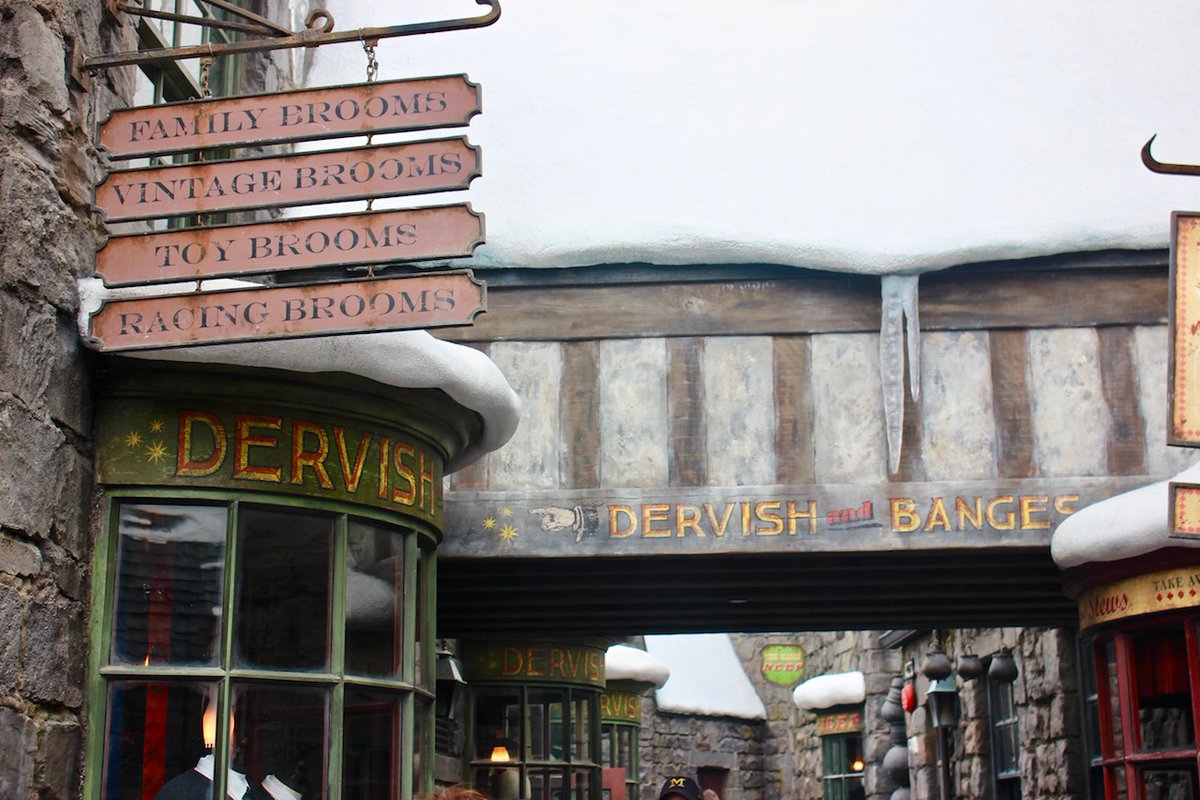 Hullo, friends. Needing anything from the shops today?