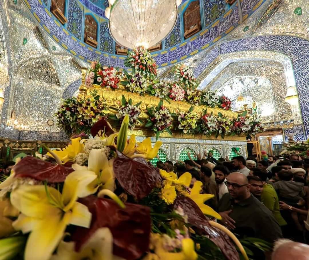 ZirwaZainab's tweet photo. #ولادت_علی_ابن_ابی_طالبؑ
علیؑ، جمالِ دو عالم، علیؑ امامِ زمن،
علیؑ، وقارِ دل و جاں، علیؑ بہارِ چمن،
علیؑ، عروجِ فصاحت، علیؑ کمالِ سخن، 
علیؑ، عرب کے اندھیروں میں حق کی پہلی کرن،
علیؑ ولی سے گریزاں نہ ہو خدا کے لیے،
علیؑ تو قُوّت بازو ہے مصطفیٰؐ کے لیے
#ولادت_علی_ابن_ابی_طالب https://t.co/GZ8otSxTiw