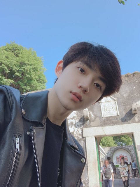 euiwuoong's tweet photo. my man looks so fine https://t.co/xNvHNxXhvd