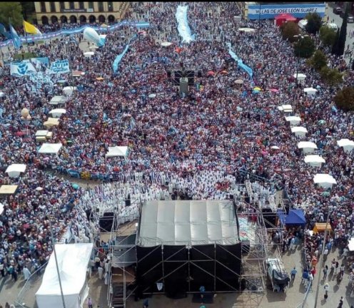mariangeles270's tweet photo. Sin palabras un día más que histórico donde una república se levanta a favor de Dios, la vida, la familia. "LA VIDA ES UN MISTERIO POR SER VIVIDO Y NO UN PROBLEMA POR SER RESUELTO" #SiaLaMujerSiaLaVida https://t.co/zec2pb15Mu