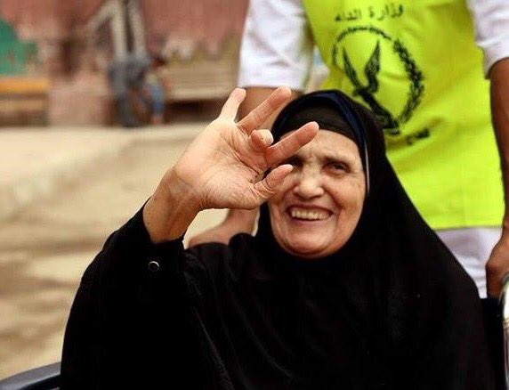 beboosman60's tweet photo. كل سنه وانتو طيبين يا نسوان ♥️😂 https://t.co/2MW52iV655
