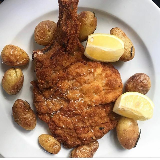 gillespudlowski's tweet photo. Un petit supplément pour les carnivores avec cette côtelette milanaise façon oreille d’éléphant - merci @stregafood 📸👌#lenotecaparis #cuisineitalienne #marais @lenotecaparis #cuisineitalienne #delices #yummy #foodpics #foodstagram #instagood #foodfor… https://t.co/czBcn3AOtz https://t.co/fwhKgfDOy2
