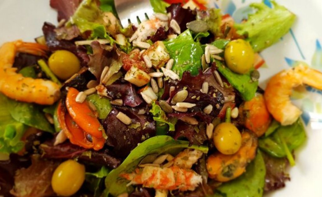 ArsenalHealthy's tweet photo. A Super Fresh And Delicious Salad
https://t.co/Vd3wMCWxTP
#dieting #fresh #Food #nutrition #Mediterranean #seafood 
#delicious #Cooking https://t.co/rGjx5FjACd