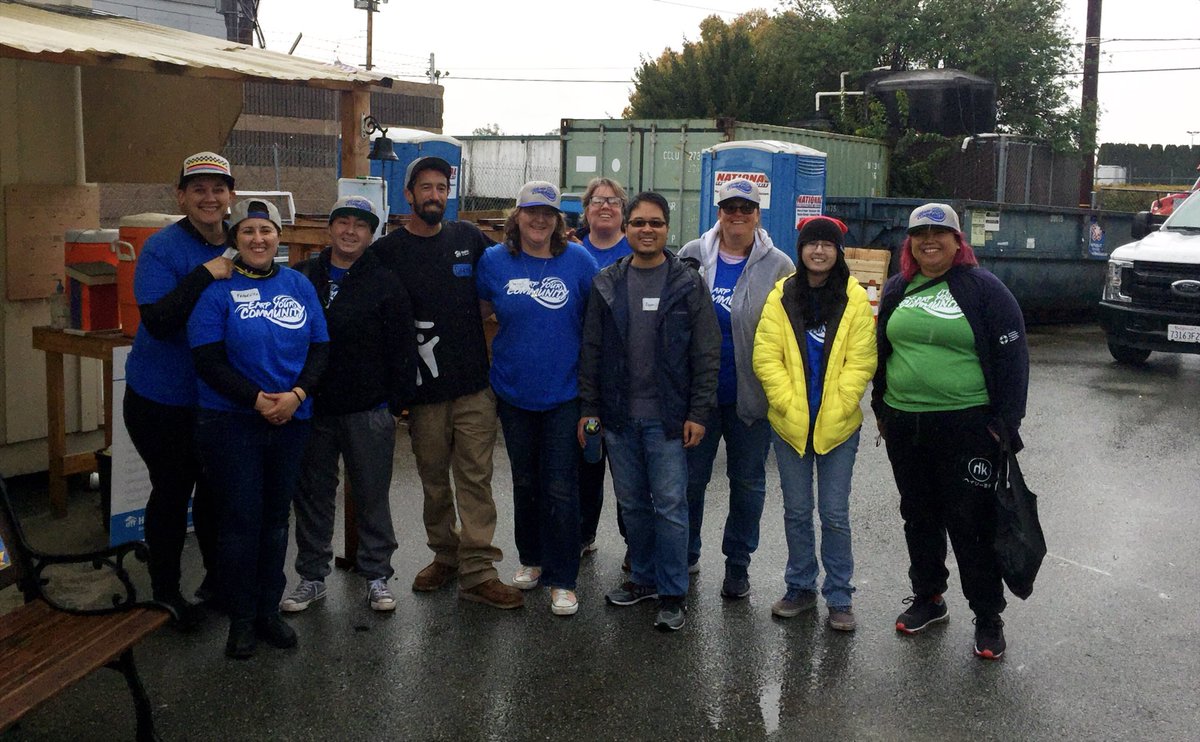BayEyc's tweet photo. What a great day with the BayHaugut Earpers. This time we worked with @SVHabitat to build emergency sleep cabins for the local homeless community. 

#EarpYourCommunity #StartTheWave #WynonnaEarp #EarpItForward 1/10 https://t.co/HDxvxWsS55
