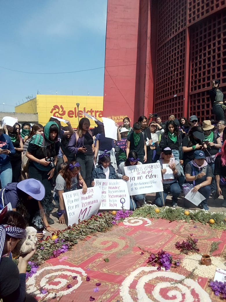 Yaconic's tweet photo. Comienza la #Marcha8M por el #DiaInternacionalDeLaMujer con una ceremonia Tlamanalli, en Nezahualcóyotl, Estado de México. Si estás en algún otro estado de la República Mexicana, etiquétanos con el hashtag #yaconic8m https://t.co/JF2SXjRr1J