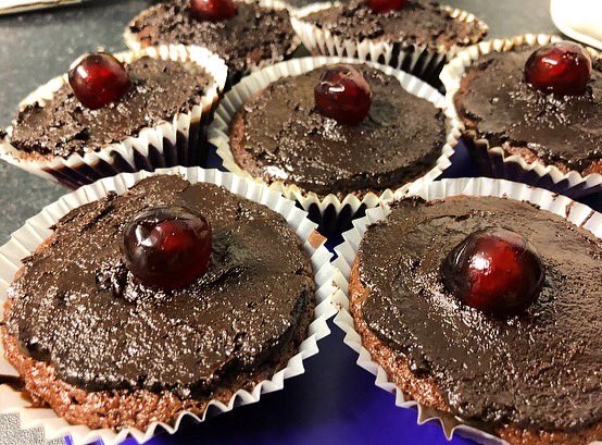 Tina_M_Wade's tweet image. Being all domestic and stuff! Chocolate and cherry cupcakes and a Victoria sponge 😋 #domesticgoddess #justforaday #cake #baking #yummy