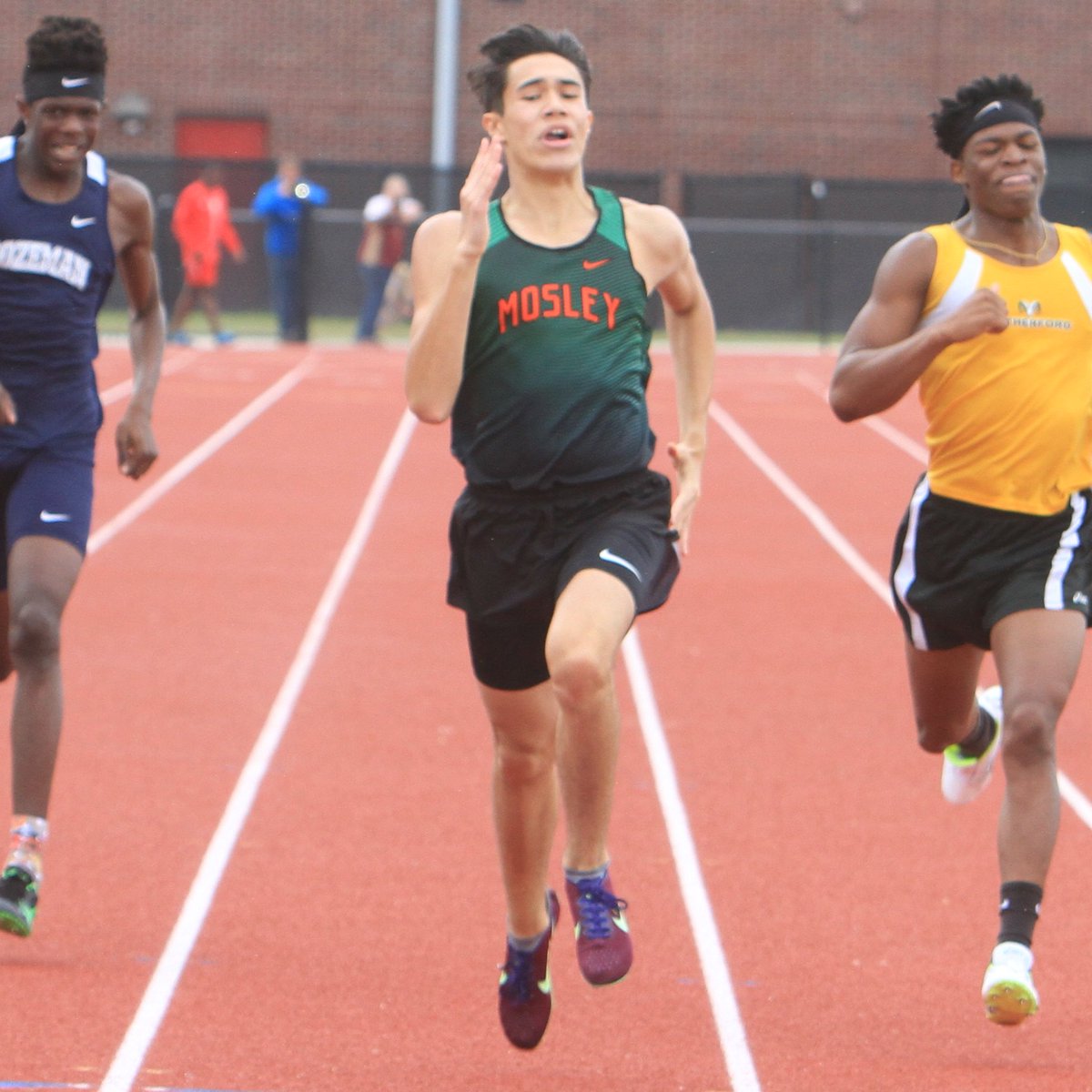 MosleyTrack's tweet photo. Mark Hayes drops 2 seconds from his last Seahawks visit to take 5th place & set a new season best of 53.84 in the 400 meter run at Saturday's Seahawks Invitational. ๐ฌ #FinFast https://t.co/j0MFa4MIVg