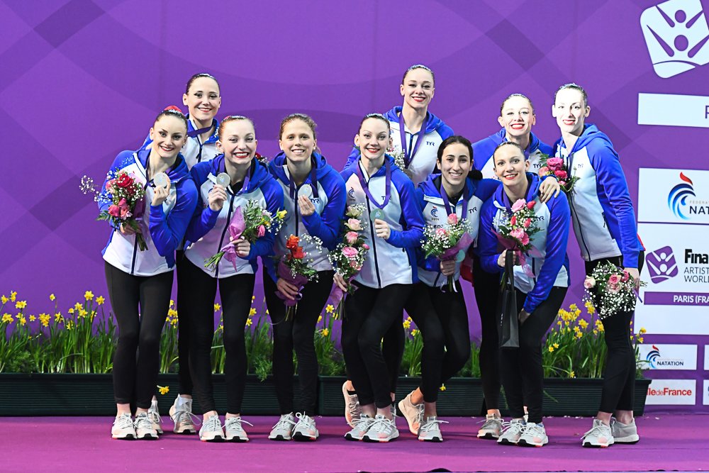 FFNatation's tweet photo. #OpendeFrance #NatationArtistique Médaille d'argent pour les Françaises 🥈🎉🎉🎉
Les Bleues se sont brillamment illustrées ce soir devant leur public en montant sur la deuxième marche du podium à l'issue de la finale des équipes libres 💪🇨🇵
Résultats ▶️https://t.co/XNWrmdRc6X https://t.co/qzARFUaVnP