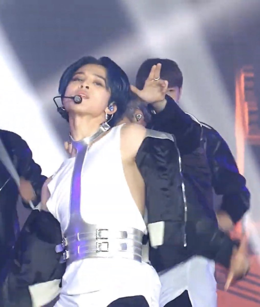 Jimin in a silver harness? Sassy Left Shoulder coming to play? Hard Stans getting rekked?  #JIMIN  #BTS    #BTSARMY    @BTS_twt