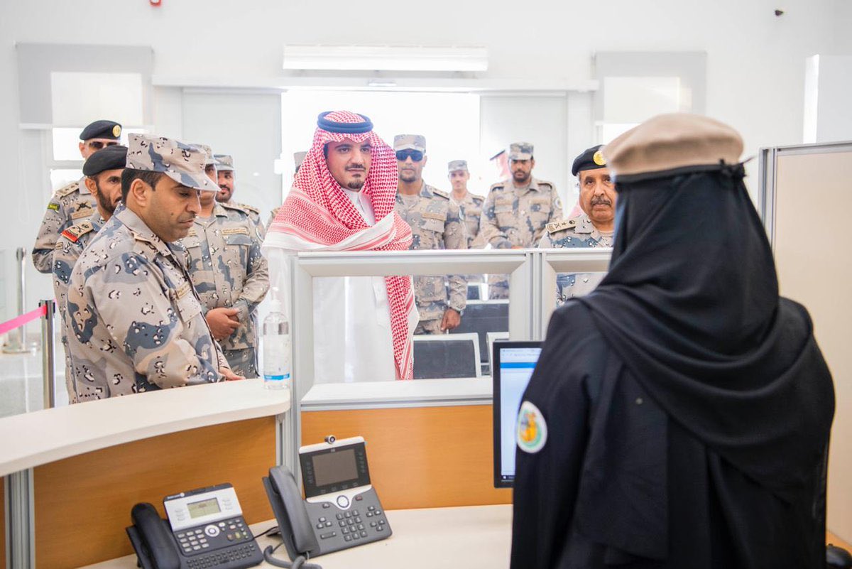 KSA24's tweet photo. سمو الأمير عبدالعزيز بن سعود بن نايف بن عبدالعزيز وزير الداخلية يقف على سير العمل في مركز حرس الحدود بالخريبة التابع لقطاع ضباء بمنطقة تبوك https://t.co/kkuw2XrqlF
