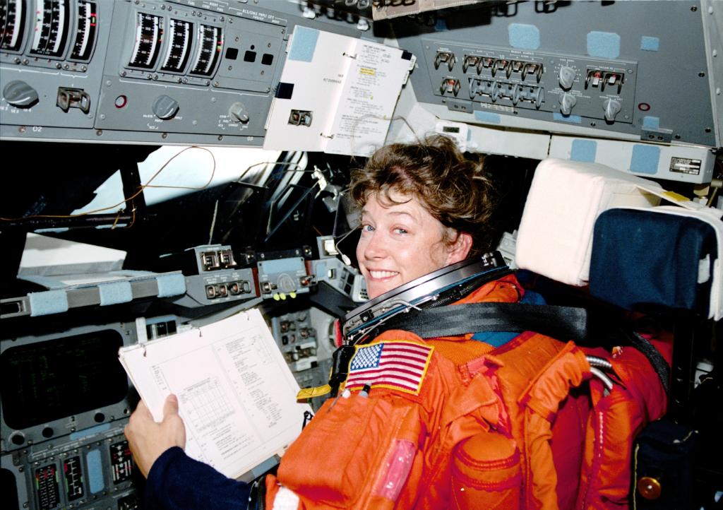 NASAJohnson's tweet photo. Happy #InternationalWomensDay! As of March 2020, 65 women have flown in space. Of these, 38 have worked long-duration aboard the @Space_Station. Their achievements will contribute to landing the first woman and next man on the Moon as part of #Artemis. https://t.co/LMtmwTX6VE https://t.co/xEJj9Ha4Ht